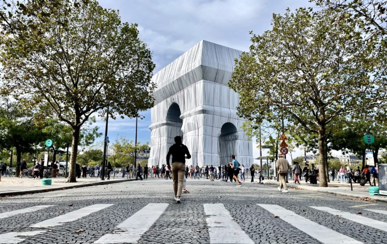 Du design sous l’Arc de Triomphe empaqueté